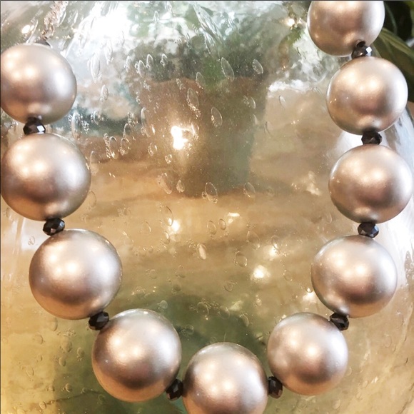 Bold silver wood bead statement necklace - Picture 1 of 6